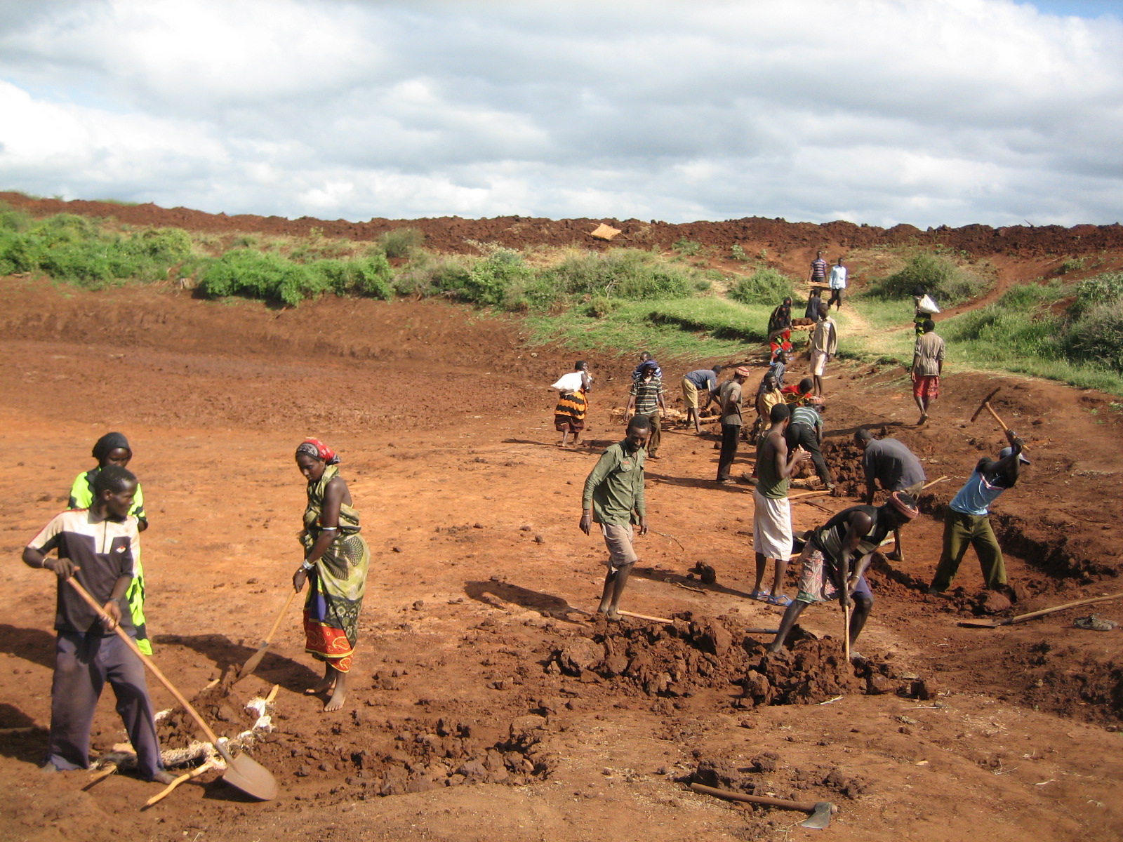 Workers dig a pond to store water in drought-stricken Oromia region, Ethiopia, in 2012. Image by UNDP Ethiopia via Flickr (CC BY-NC-ND 2.0).